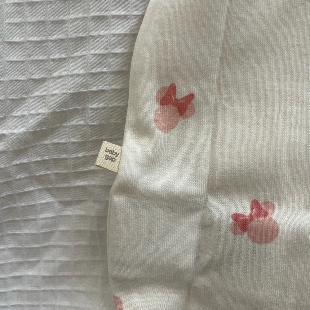 Baby Gap Disney/ Minnie Mouse footsie pajamas size 6-9 months